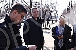 The president and vice-president of the Serbian movement Dveri, Bosko Obradovic and Ivan Kostic, held a press conference in front of the Embassy of the Russian Federation, condemning Vucic's decision to support a resolution against Russia.Predsedni