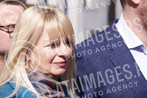 The president and vice-president of the Serbian movement Dveri, Bosko Obradovic and Ivan Kostic, held a press conference in front of the Embassy of the Russian Federation, condemning Vucic's decision to support a resolution against Russia.Predsedni