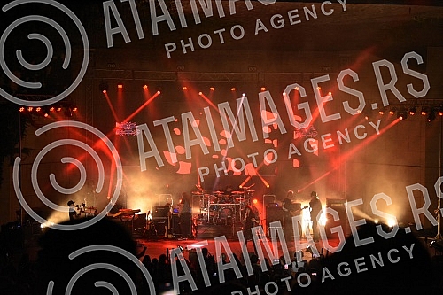 On the occasion of celebrating its 40th birthday, the legendary low rock band Kerber performed on the Summer Stage of the Niska Fortress. Povodom obelezavanja 40. rodjendana, legendarna niska rok grupa Kerber nastupiila je na Letnjoj pozornici Nisk