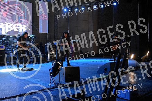 On the occasion of celebrating its 40th birthday, the legendary low rock band Kerber performed on the Summer Stage of the Niska Fortress. Povodom obelezavanja 40. rodjendana, legendarna niska rok grupa Kerber nastupiila je na Letnjoj pozornici Nisk