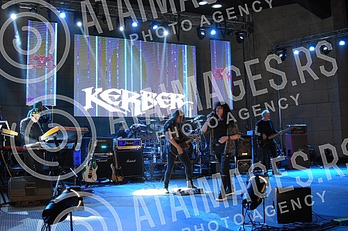 On the occasion of celebrating its 40th birthday, the legendary low rock band Kerber performed on the Summer Stage of the Niska Fortress. Povodom obelezavanja 40. rodjendana, legendarna niska rok grupa Kerber nastupiila je na Letnjoj pozornici Nisk