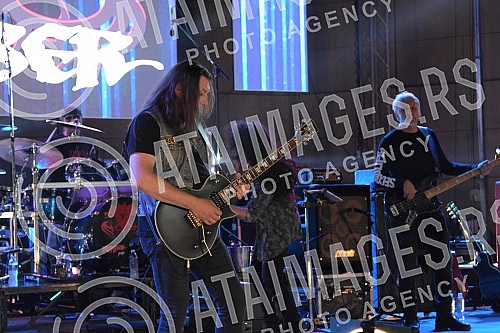 On the occasion of celebrating its 40th birthday, the legendary low rock band Kerber performed on the Summer Stage of the Niska Fortress. Povodom obelezavanja 40. rodjendana, legendarna niska rok grupa Kerber nastupiila je na Letnjoj pozornici Nisk