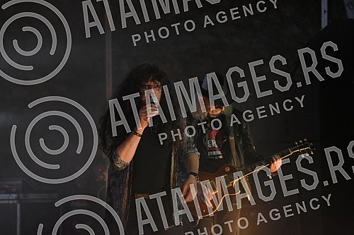 On the occasion of celebrating its 40th birthday, the legendary low rock band Kerber performed on the Summer Stage of the Niska Fortress. Povodom obelezavanja 40. rodjendana, legendarna niska rok grupa Kerber nastupiila je na Letnjoj pozornici Nisk