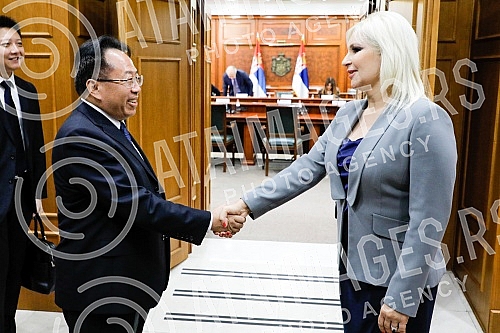 The Vice-President of the Government of Serbia and the Minister of Mining and Energy, Zorana Mihajlovic, spoke with the delegation of Power Cajna about the possibilities for cooperation on projects in the field of renewable energy sources.Potpredse