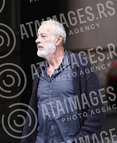 The owner of the acting school, Miroslav Aleksic, is accused of multiple rapes and sexual harassment of his school's students, in front of the First Basic Court.Vlasnik skole glume Miroslav Aleksic, optuzen za vise silovanja i polnih uznemiravanja 