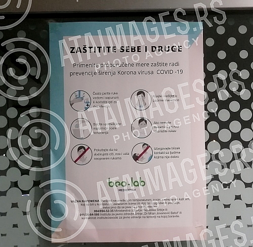 Notice of protection measures to prevent the spread of COVID-19 coronavirus on the laboratory door. Obavestenje o merama zastite radi prevencije sirenja korona virusa COVID-19 na ulaznim vratima laboratorije.