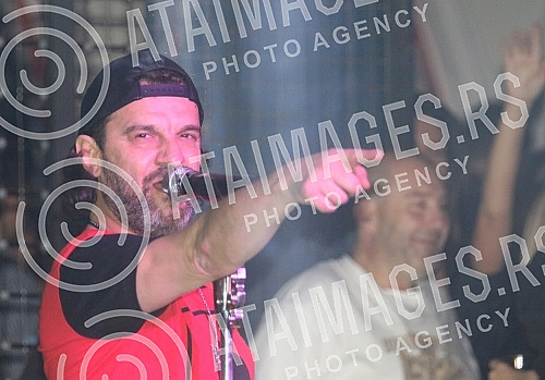 Performance of Aca Lukas (Aleksandar Vuksanovic) held in night club Gotik.Nastup Ace Lukasa u nocnom klubu Gotik.