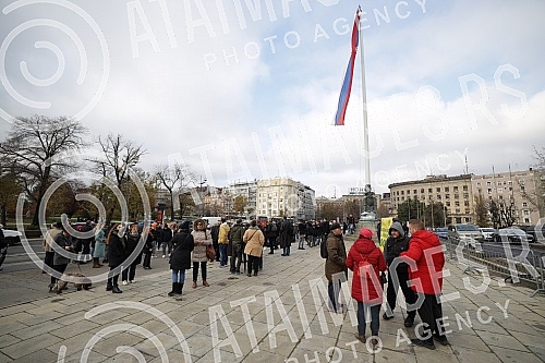 Specific press conference, more precisely gathering and protest of the Assembly of Free Serbia in front of the National Assembly where the session is taking place, on the occasion of the Proposal on Amendments to the Law on Expropriation.Specificna