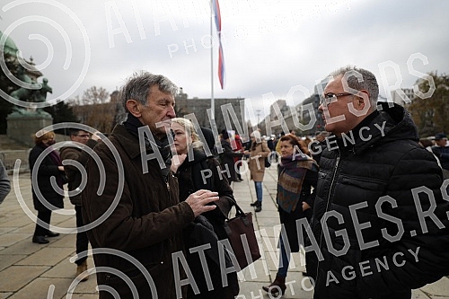 Specific press conference, more precisely gathering and protest of the Assembly of Free Serbia in front of the National Assembly where the session is taking place, on the occasion of the Proposal on Amendments to the Law on Expropriation.Specificna