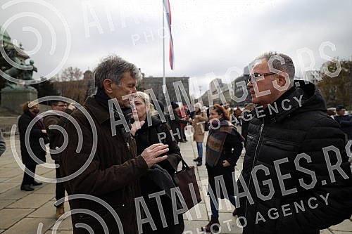 Specific press conference, more precisely gathering and protest of the Assembly of Free Serbia in front of the National Assembly where the session is taking place, on the occasion of the Proposal on Amendments to the Law on Expropriation.Specificna