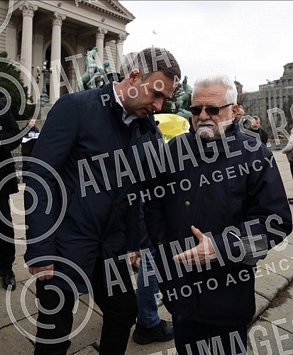 Specific press conference, more precisely gathering and protest of the Assembly of Free Serbia in front of the National Assembly where the session is taking place, on the occasion of the Proposal on Amendments to the Law on Expropriation.Specificna