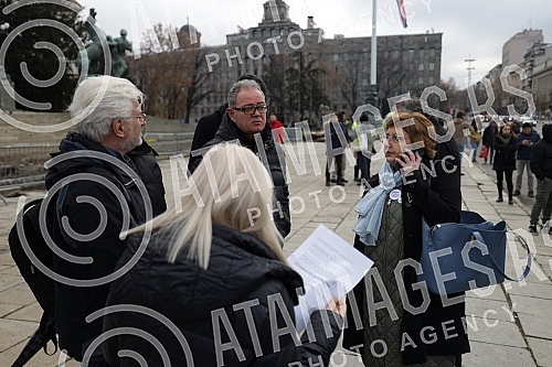 Specific press conference, more precisely gathering and protest of the Assembly of Free Serbia in front of the National Assembly where the session is taking place, on the occasion of the Proposal on Amendments to the Law on Expropriation.Specificna