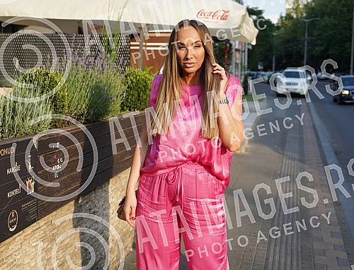 Singer Valentino promoted the song 