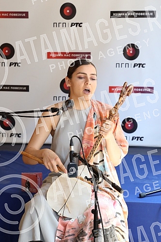 On the World Music Day, the promotion of the album 