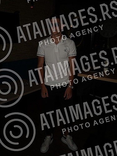 Singer Valentino promoted the song 