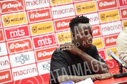 Osman Bukari, a new reinforcement of FC Red Star for next season, was presented at the Media Center of the Rajko Mitic Stadium.U Medija centru stadiona Rajko Mitic  predstavljen je Osman Bukari, novo pojacanje FK Crvena zvezda za narednu sezonu.