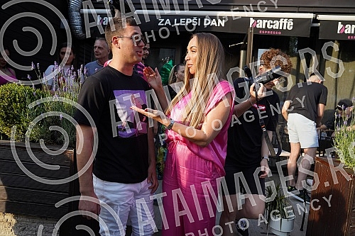 Singer Valentino promoted the song 