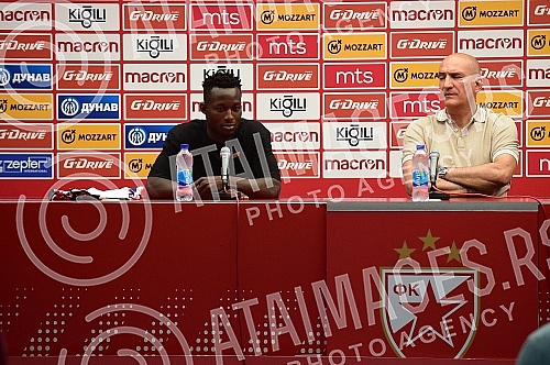 Osman Bukari, a new reinforcement of FC Red Star for next season, was presented at the Media Center of the Rajko Mitic Stadium.U Medija centru stadiona Rajko Mitic  predstavljen je Osman Bukari, novo pojacanje FK Crvena zvezda za narednu sezonu.