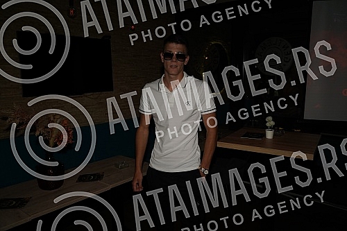 Singer Valentino promoted the song 