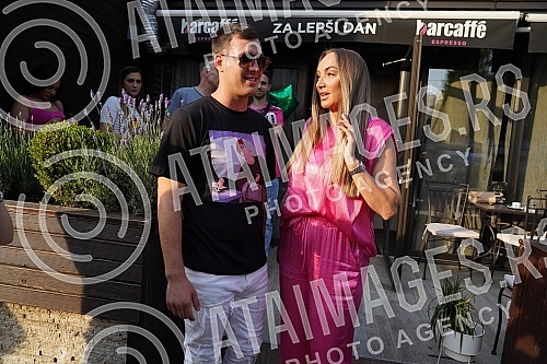 Singer Valentino promoted the song 