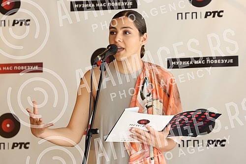 On the World Music Day, the promotion of the album 