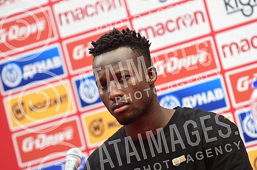 Osman Bukari, a new reinforcement of FC Red Star for next season, was presented at the Media Center of the Rajko Mitic Stadium.U Medija centru stadiona Rajko Mitic  predstavljen je Osman Bukari, novo pojacanje FK Crvena zvezda za narednu sezonu.