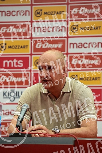 Osman Bukari, a new reinforcement of FC Red Star for next season, was presented at the Media Center of the Rajko Mitic Stadium.U Medija centru stadiona Rajko Mitic  predstavljen je Osman Bukari, novo pojacanje FK Crvena zvezda za narednu sezonu.