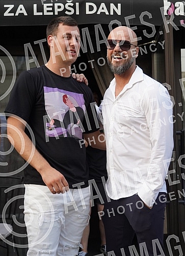 Singer Valentino promoted the song 