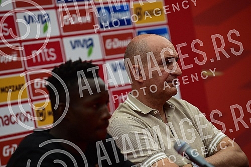 Osman Bukari, a new reinforcement of FC Red Star for next season, was presented at the Media Center of the Rajko Mitic Stadium.U Medija centru stadiona Rajko Mitic  predstavljen je Osman Bukari, novo pojacanje FK Crvena zvezda za narednu sezonu.