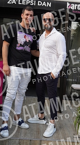 Singer Valentino promoted the song 