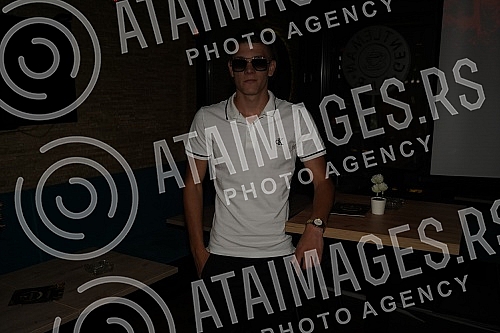 Singer Valentino promoted the song 