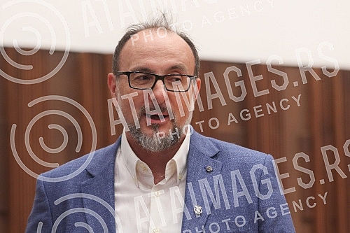  A special media presentation of the  Steinway Spirio | r piano signed by Ivan Tasovac was organized in the hall of the Belgrade Philharmonic. Specijalna prezentacija za medije klavira Stenvej Spirio r sa potpisom Ivana Tasovca organizovana je u sa