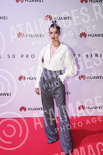 At a regional event in the Belexpo center, Huawei presented new devices and innovations in its business.Na regionalnom dogadjaju u ambijentu Belexpocentra Huawei je  predstavio nove uredjaje i inovacije u svom poslovanju