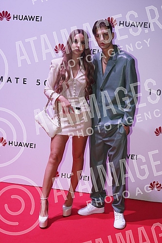 At a regional event in the Belexpo center, Huawei presented new devices and innovations in its business.Na regionalnom dogadjaju u ambijentu Belexpocentra Huawei je  predstavio nove uredjaje i inovacije u svom poslovanju