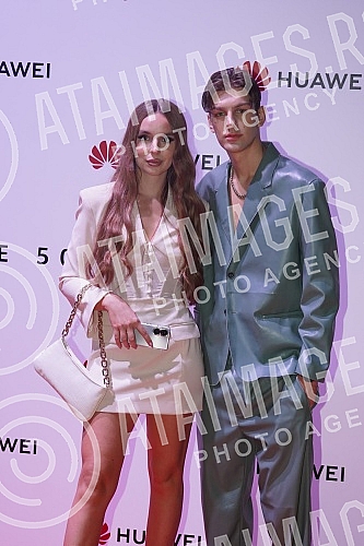 At a regional event in the Belexpo center, Huawei presented new devices and innovations in its business.Na regionalnom dogadjaju u ambijentu Belexpocentra Huawei je  predstavio nove uredjaje i inovacije u svom poslovanju