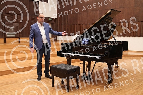  A special media presentation of the  Steinway Spirio | r piano signed by Ivan Tasovac was organized in the hall of the Belgrade Philharmonic. Specijalna prezentacija za medije klavira Stenvej Spirio r sa potpisom Ivana Tasovca organizovana je u sa