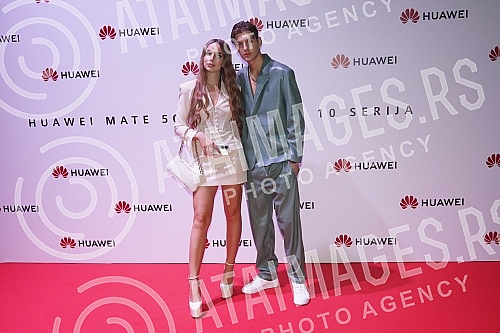 At a regional event in the Belexpo center, Huawei presented new devices and innovations in its business.Na regionalnom dogadjaju u ambijentu Belexpocentra Huawei je  predstavio nove uredjaje i inovacije u svom poslovanju