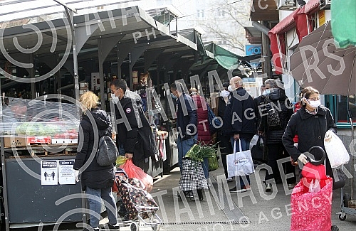Because of the coronavirus, Belgrade markets operate three days a week on Thursdays, Fridays and Saturdays. Zbog korona virusa pijace u Beogradu rade tri dana nedeljno, cetvrtakom, petakom i subotom.