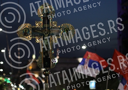 Protest koji je organizovalo pravoslavno bratstvo Istinoljublje. Skup je organizavan zbog menjanja pravoslavnih i hriscanskih vrednosti a povodom predstojece Parade ponosa koja se odrzava u nedelju u Beogradu.