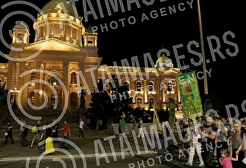 Protest koji je organizovalo pravoslavno bratstvo Istinoljublje. Skup je organizavan zbog menjanja pravoslavnih i hriscanskih vrednosti a povodom predstojece Parade ponosa koja se odrzava u nedelju u Beogradu.