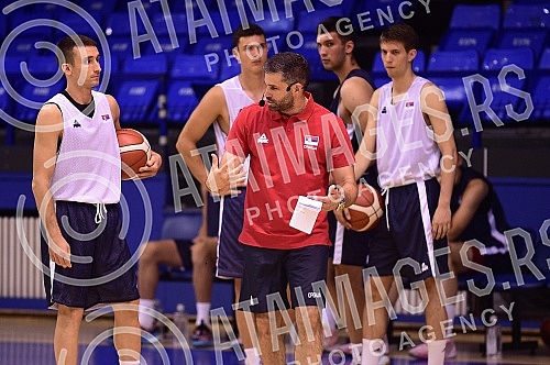 Belgrade basketball clinic Dusan Ivkovic, organized by the Association of Basketball Coaches of Serbia, is held at the Ranko Zeravica Sports Hall in New Belgrade.Beogradska kosarkaska klinika Dusan Ivkovic u organizaciji Udruzenje kosarkaskih trene