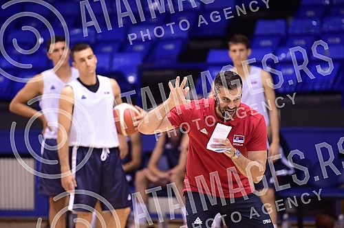 Belgrade basketball clinic Dusan Ivkovic, organized by the Association of Basketball Coaches of Serbia, is held at the Ranko Zeravica Sports Hall in New Belgrade.Beogradska kosarkaska klinika Dusan Ivkovic u organizaciji Udruzenje kosarkaskih trene