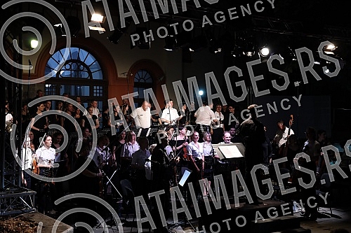 On the stage in the courtyard of the Captain Misa building, the new season of the THEATER theater was solemnly opened with the concert 