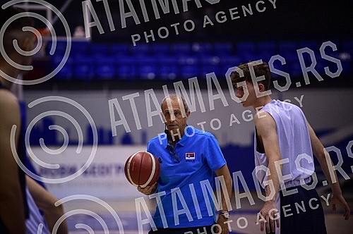 Belgrade basketball clinic Dusan Ivkovic, organized by the Association of Basketball Coaches of Serbia, is held at the Ranko Zeravica Sports Hall in New Belgrade.Beogradska kosarkaska klinika Dusan Ivkovic u organizaciji Udruzenje kosarkaskih trene