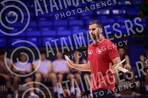 Belgrade basketball clinic Dusan Ivkovic, organized by the Association of Basketball Coaches of Serbia, is held at the Ranko Zeravica Sports Hall in New Belgrade.Beogradska kosarkaska klinika Dusan Ivkovic u organizaciji Udruzenje kosarkaskih trene