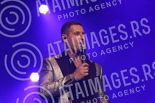 The legendary OK band celebrated 20 years since the release of their first album with concert at the Sava Center in Belgrade.Velikim beogradskim koncertom  u Sava Centru legendarni OK bend proslavio je 20 godina od izlaska prvog albuma.