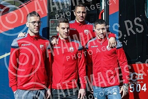 Red Star players have organized clubs with fans prior to the continuation of the Super League season - a tram ride through Belgrade.Fudbaleri Crvene zvezde organizovali su druzenje sa navijacima pred nastavak sezone u Superligi - voznjom tramvajem p