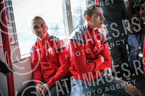 Red Star players have organized clubs with fans prior to the continuation of the Super League season - a tram ride through Belgrade.Fudbaleri Crvene zvezde organizovali su druzenje sa navijacima pred nastavak sezone u Superligi - voznjom tramvajem p