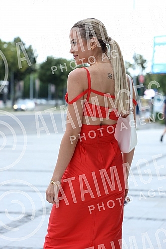 Milica Pavlovic presented 100% electric buses at the Cross restaurant in the West 65 shopping center together with Euhybrid, a new company on the Serbian market.Milica Pavlovic je u restoranu Cross u trznom centru West 65 zajednicki snagama sa novo