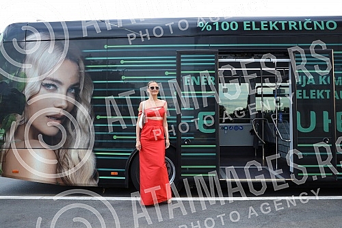 Milica Pavlovic presented 100% electric buses at the Cross restaurant in the West 65 shopping center together with Euhybrid, a new company on the Serbian market.Milica Pavlovic je u restoranu Cross u trznom centru West 65 zajednicki snagama sa novo